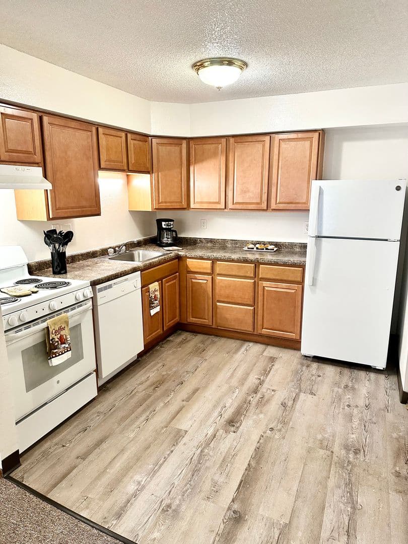 Indianola Apartment: 905 N 15th St & 1409 E Iowa Ave