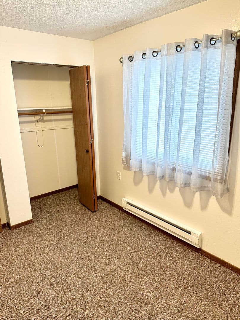 Indianola Apartment: 905 N 15th St & 1409 E Iowa Ave