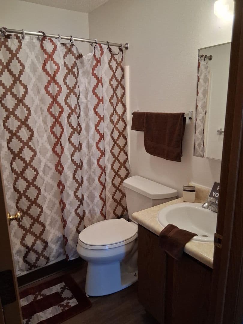 Huxley Apartment: 505 & 507 E 4th St