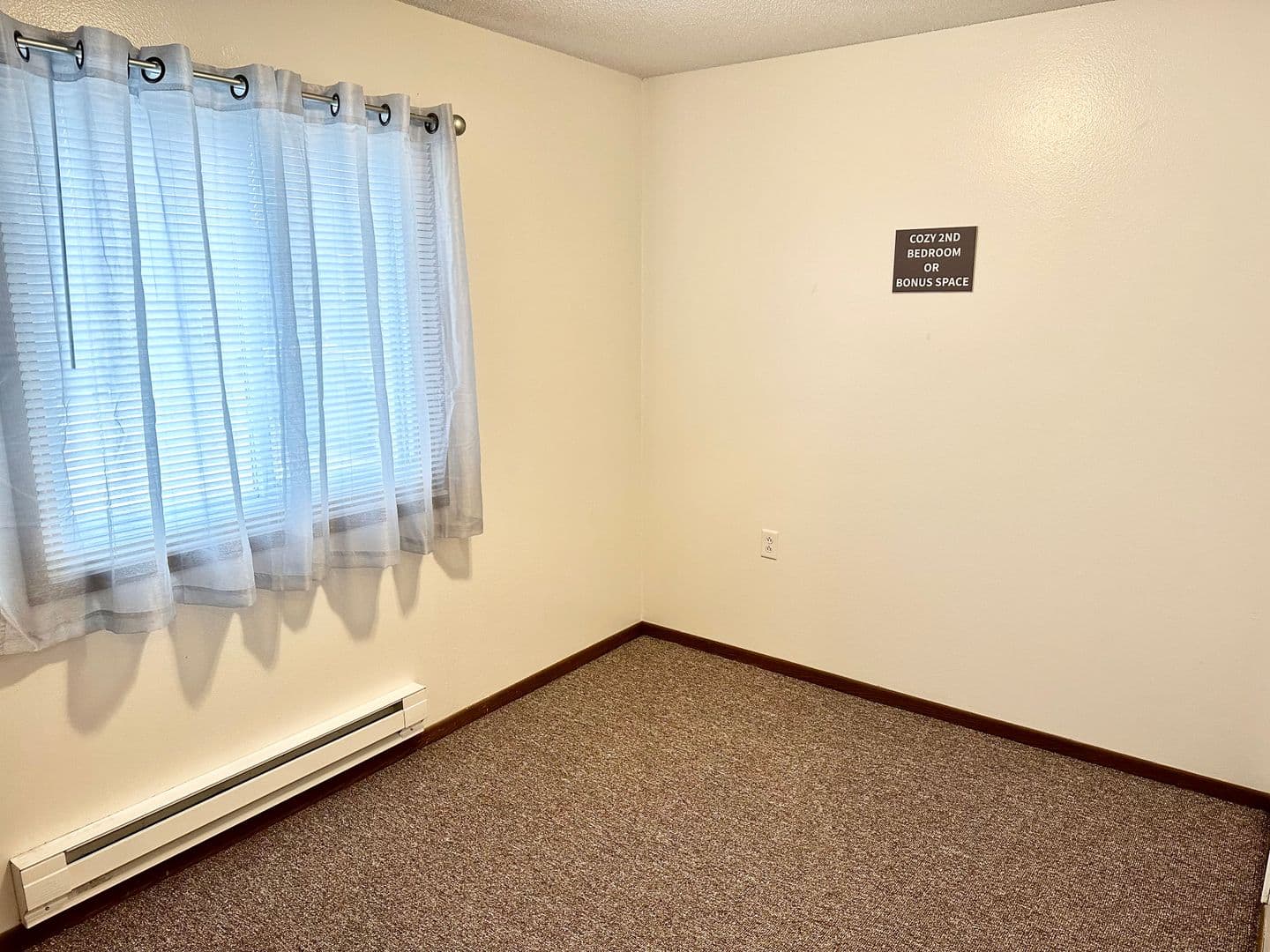 Indianola Apartment: 905 N 15th St & 1409 E Iowa Ave