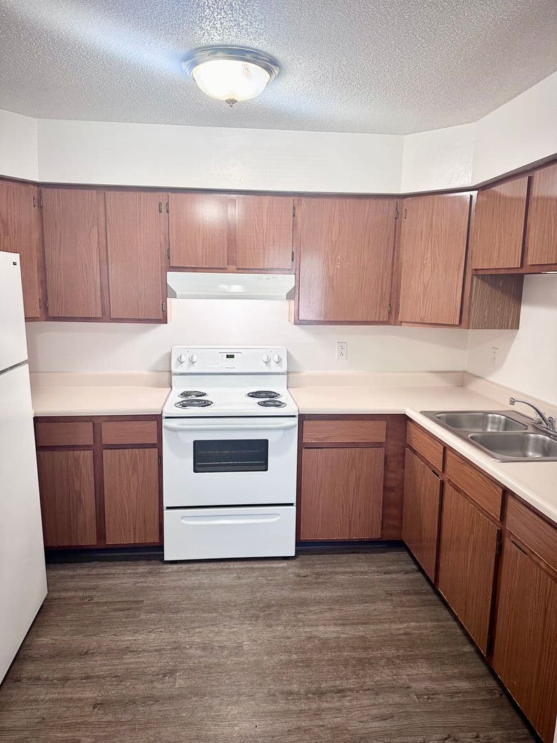 Indianola Apartment: 905 N 15th St & 1409 E Iowa Ave