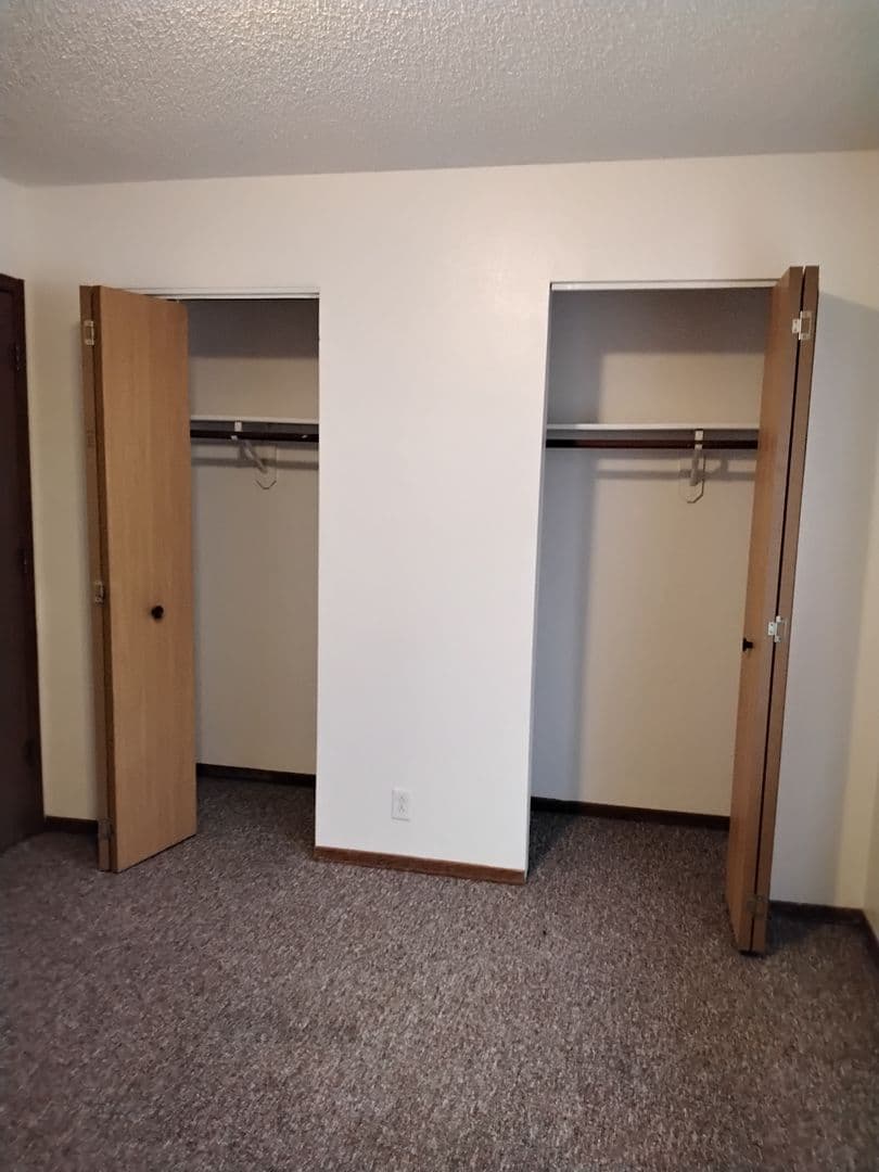 Huxley Apartment: 505 & 507 E 4th St