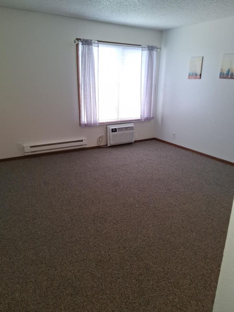 Huxley Apartment: 505 & 507 E 4th St