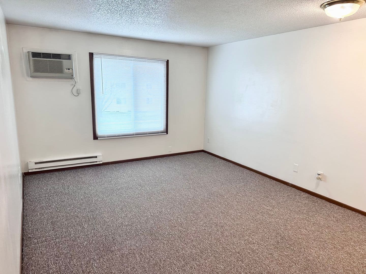 Indianola Apartment: 902 N 14th St & 1407 E Iowa Ave