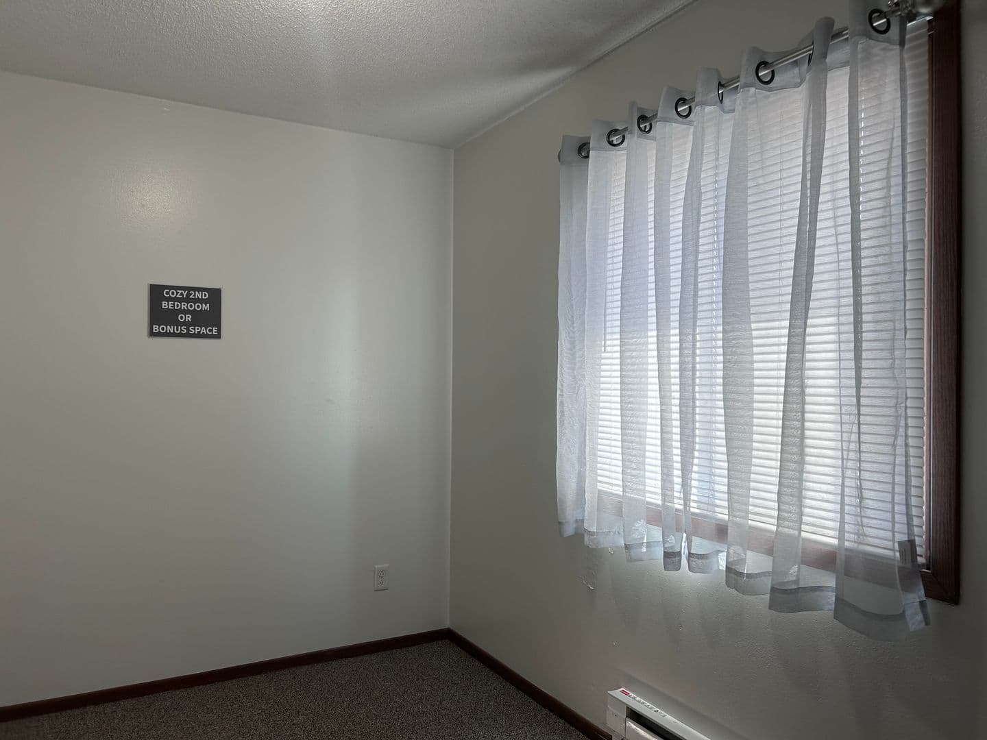 Indianola Apartment: 905 N 15th St & 1409 E Iowa Ave
