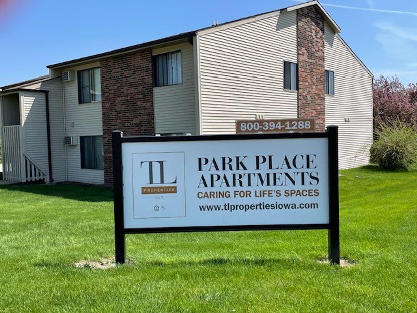 Huxley Apartment: 505 & 507 E 4th St