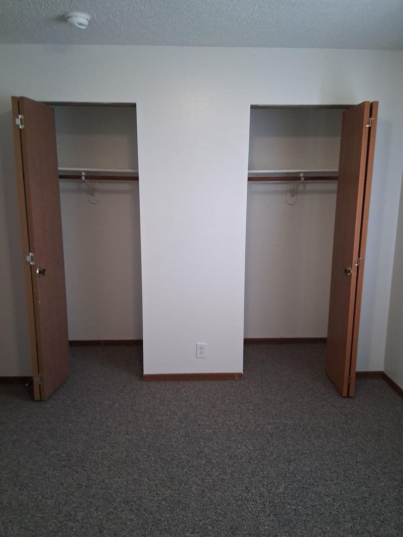 Huxley Apartment: 505 & 507 E 4th St