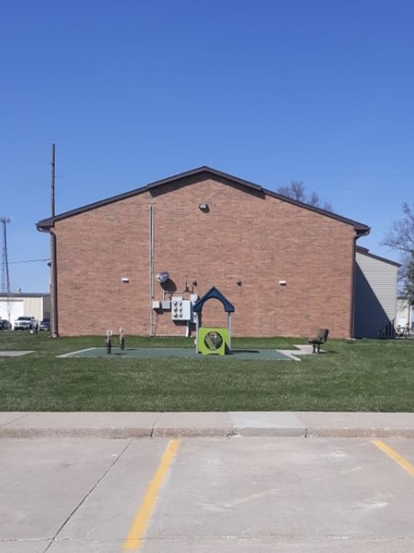 Indianola Apartment: 905 N 15th St & 1409 E Iowa Ave