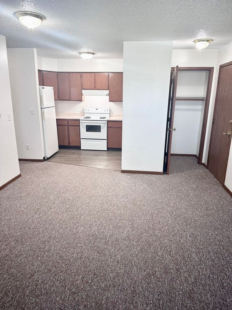 Indianola Apartment: 905 N 15th St & 1409 E Iowa Ave