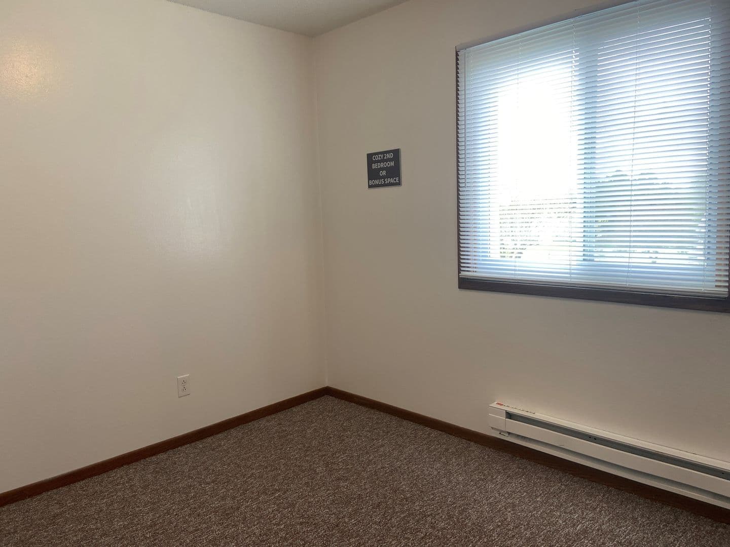Indianola Apartment: 902 N 14th St & 1407 E Iowa Ave