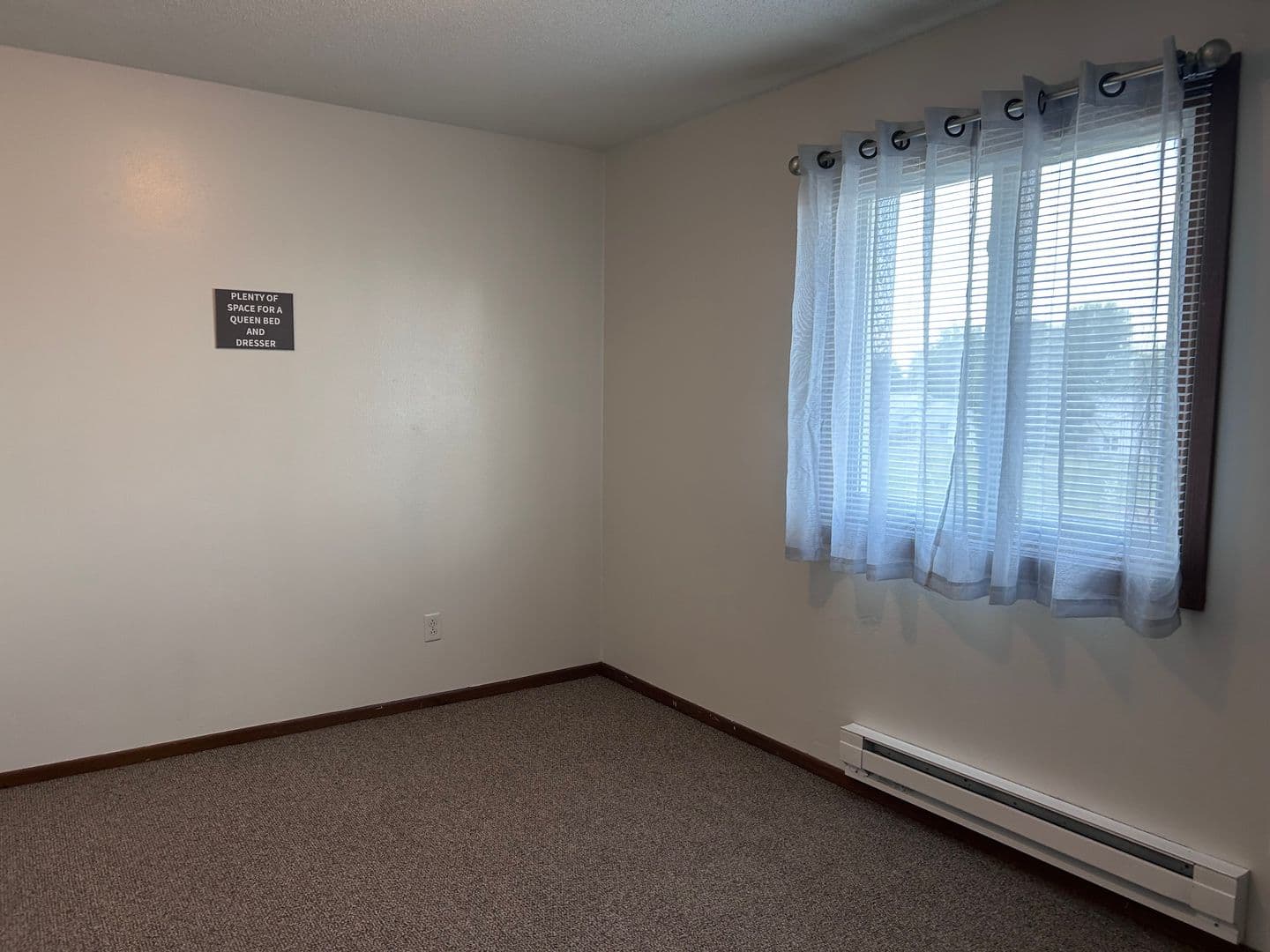 Indianola Apartment: 905 N 15th St & 1409 E Iowa Ave