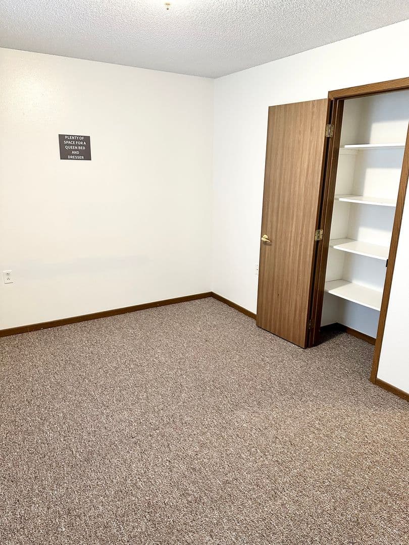 Indianola Apartment: 905 N 15th St & 1409 E Iowa Ave