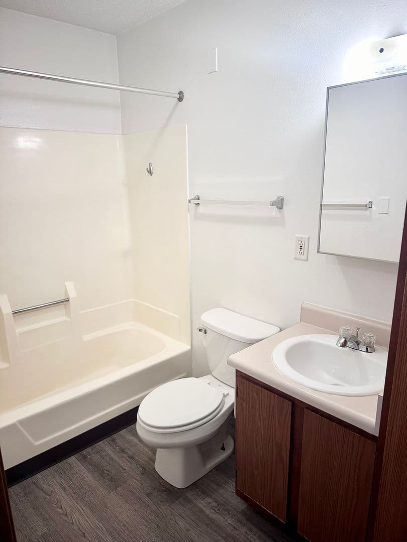 Indianola Apartment: 905 N 15th St & 1409 E Iowa Ave