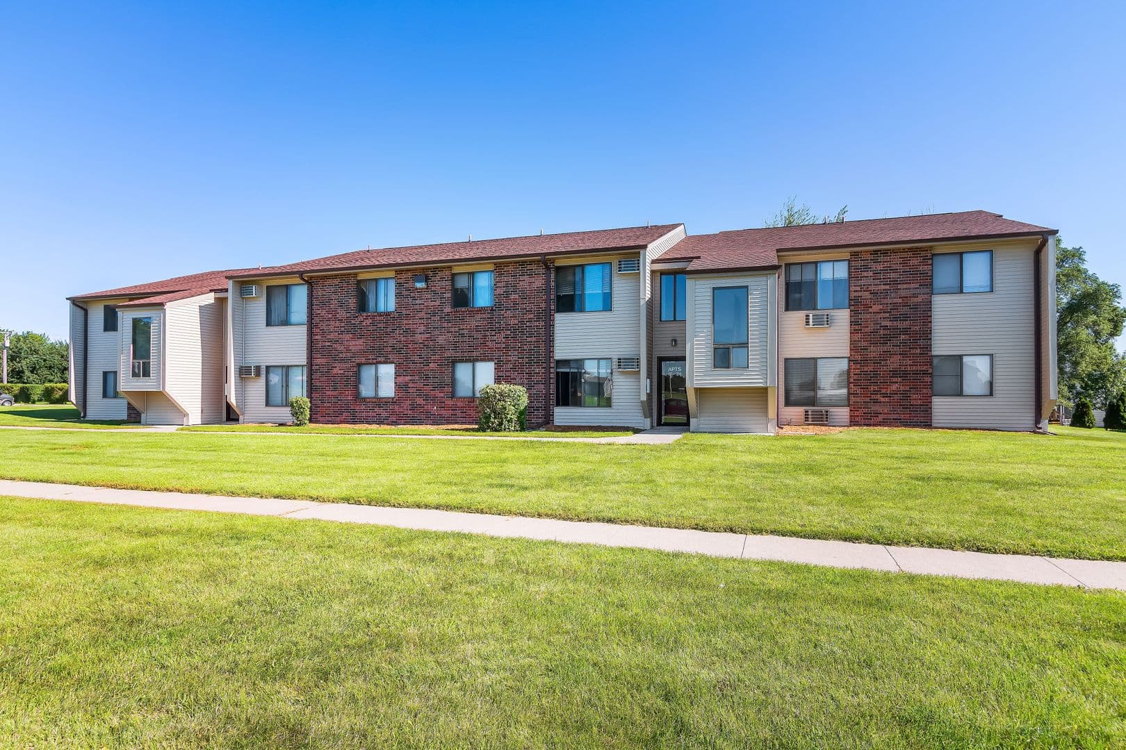 Huxley Apartment: 505 & 507 E 4th St
