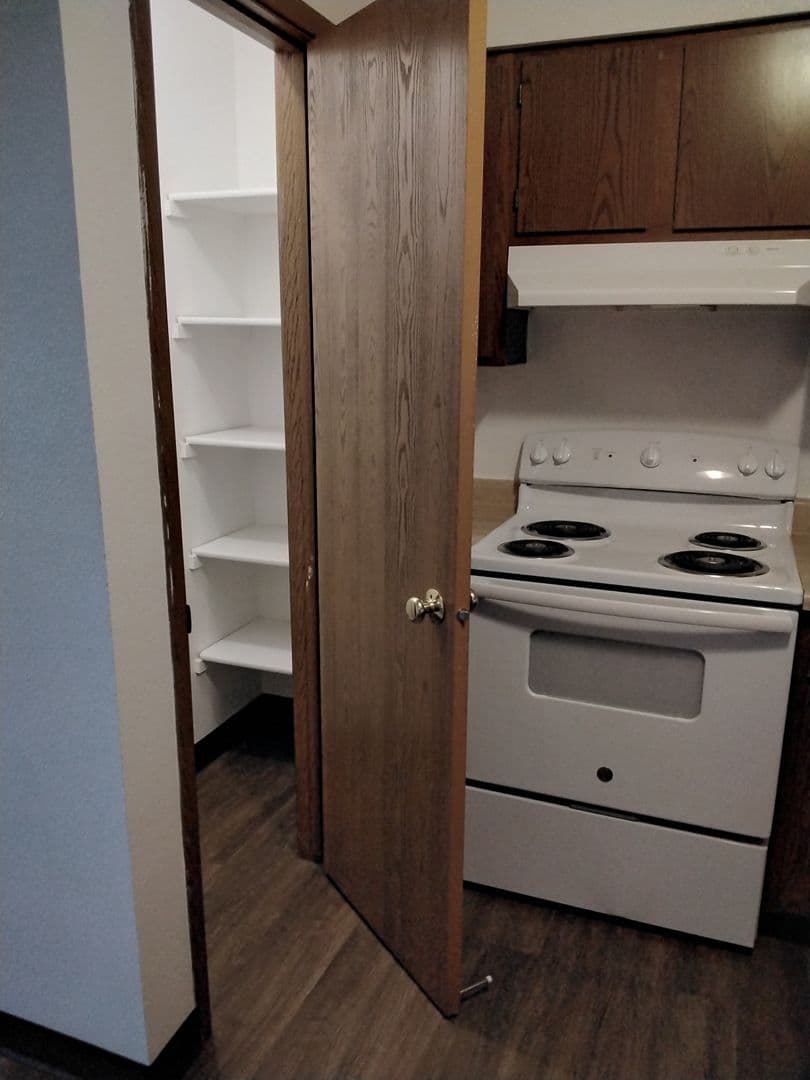 Huxley Apartment: 505 & 507 E 4th St