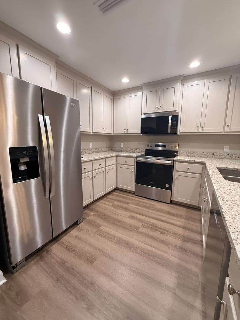 Enterprise Apartment: 136 Juniper Cove