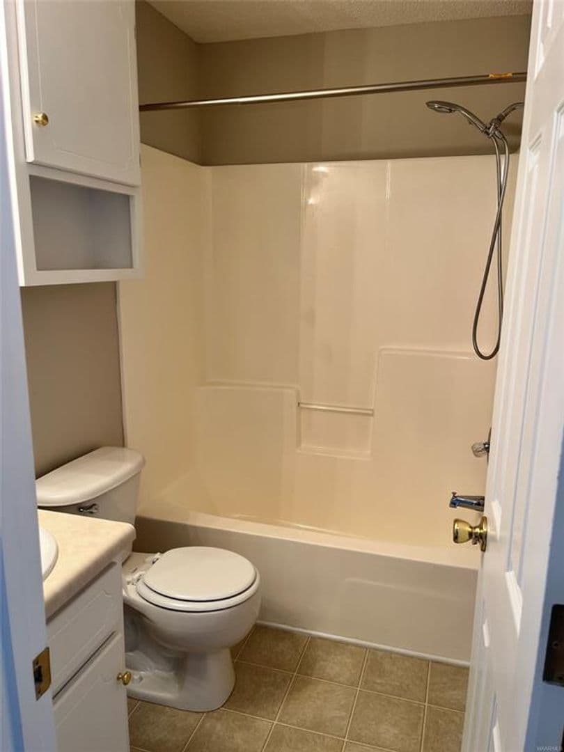 Enterprise Apartment: 116 N Springview