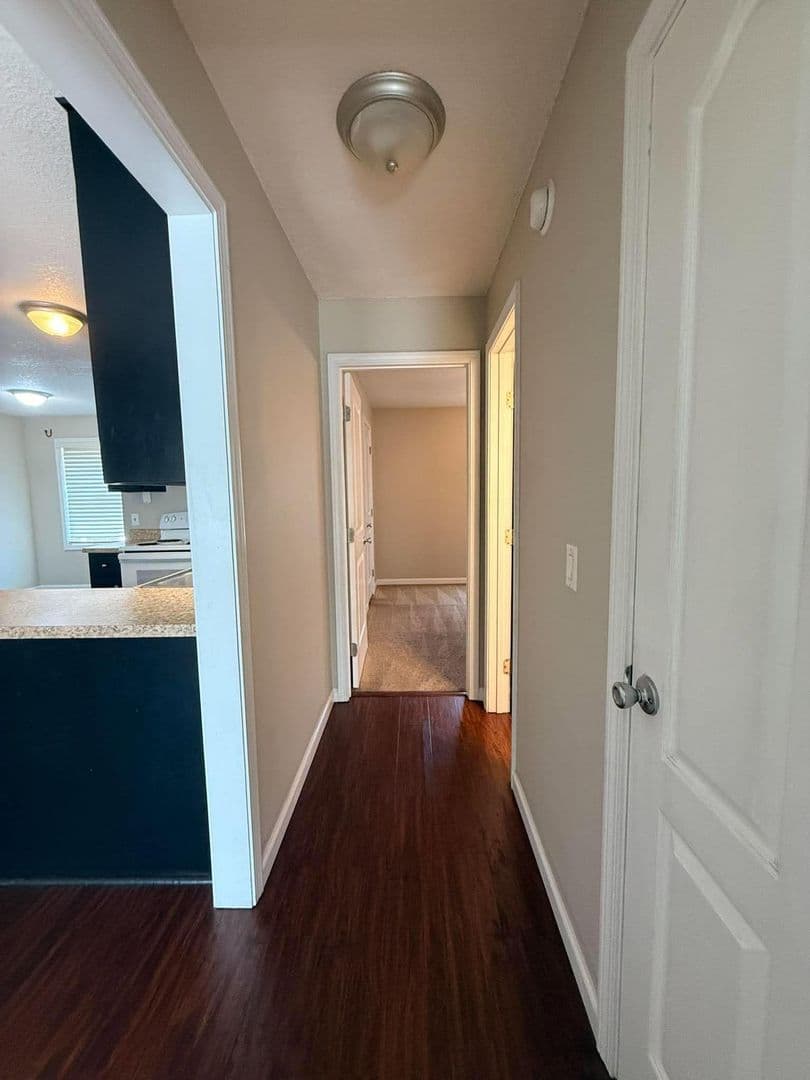 Enterprise Apartment: 209 Glenwood
