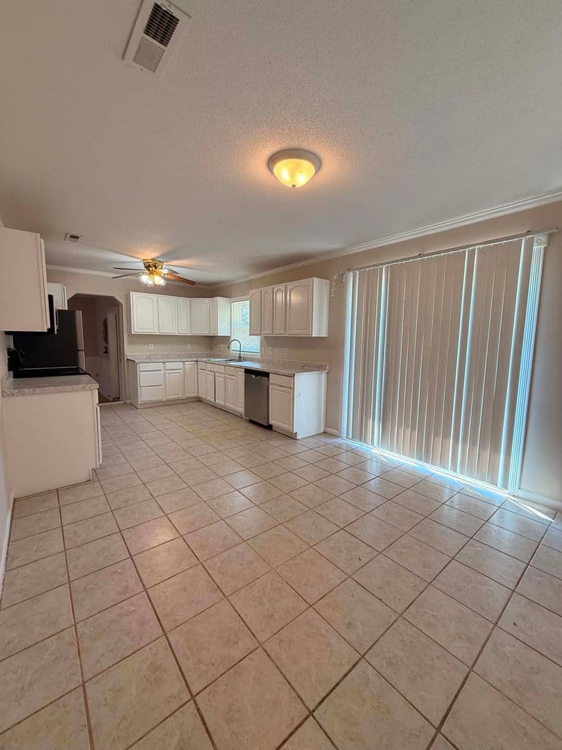 Enterprise House: 104 Yellowleaf Drive