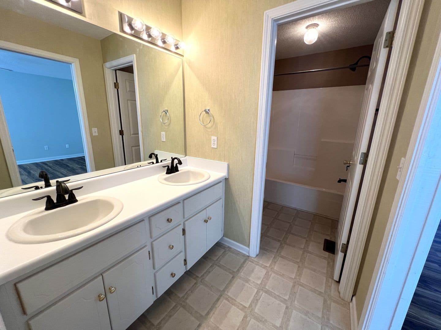 Enterprise Apartment: 161 S Springview Dr