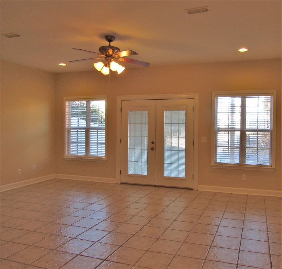 Enterprise Apartment: 211 Eagle Landing