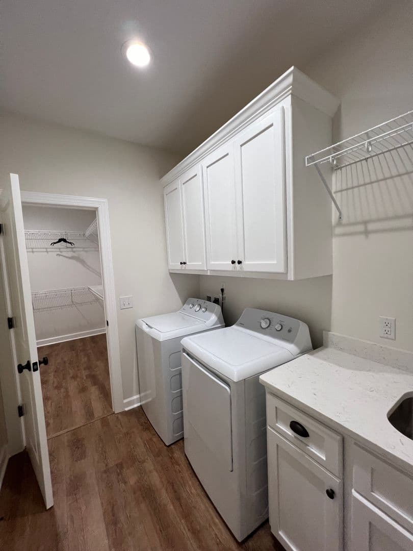 Enterprise House: 107 Sawtooth Street