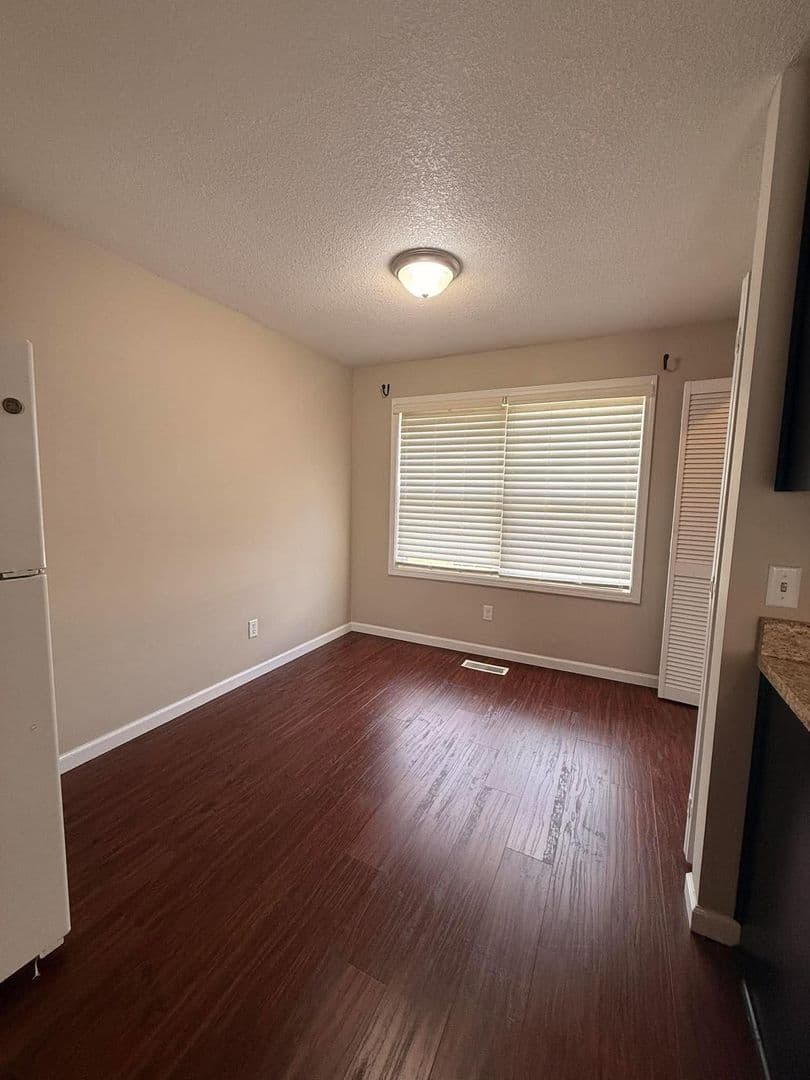 Enterprise Apartment: 209 Glenwood
