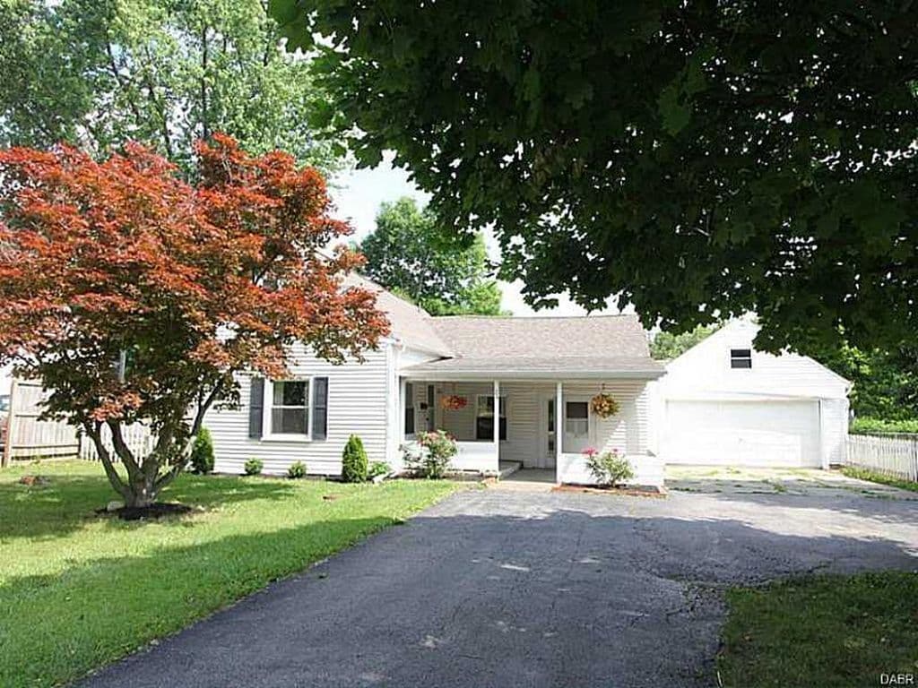 Englewood House: 25 Wolf Ave