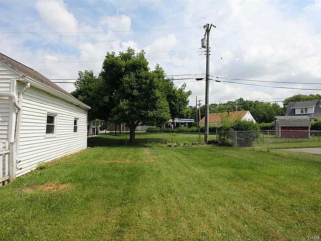 Englewood House: 25 Wolf Ave
