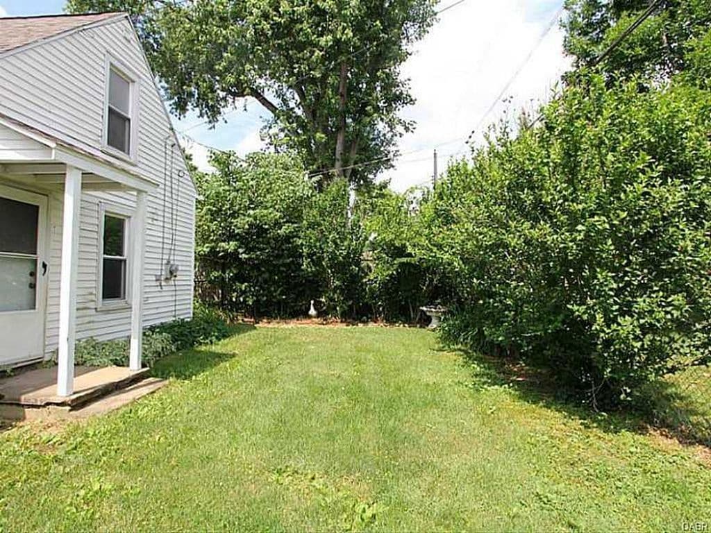 Englewood House: 25 Wolf Ave