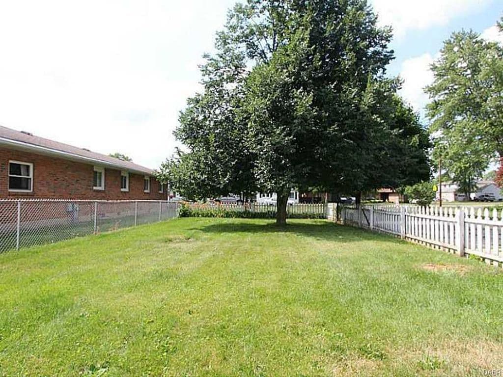 Englewood House: 25 Wolf Ave