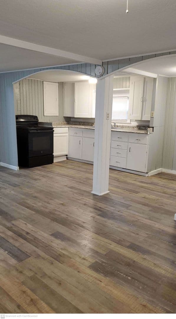 Englewood House: 25 Wolf Ave