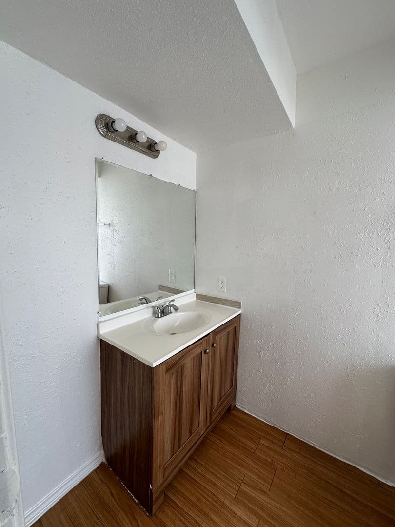 HOUSTON Apartment: 7901 Cambridge