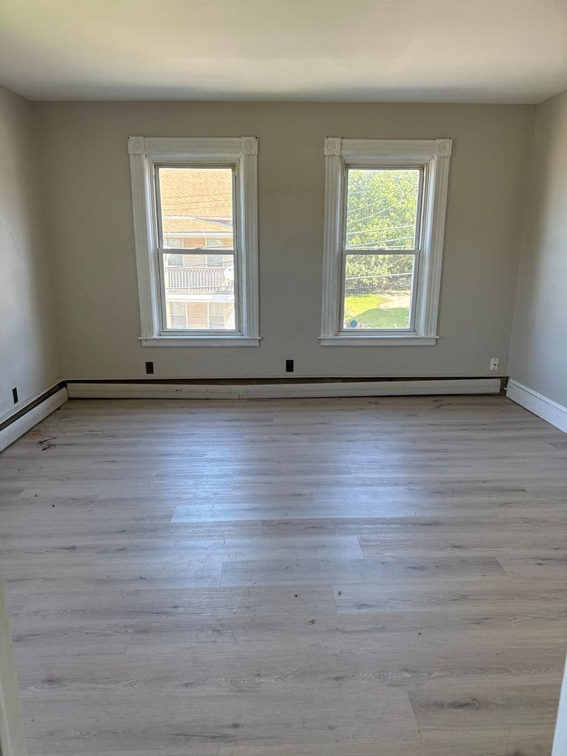 Griswold Apartment: 28 Tracy Avenue
