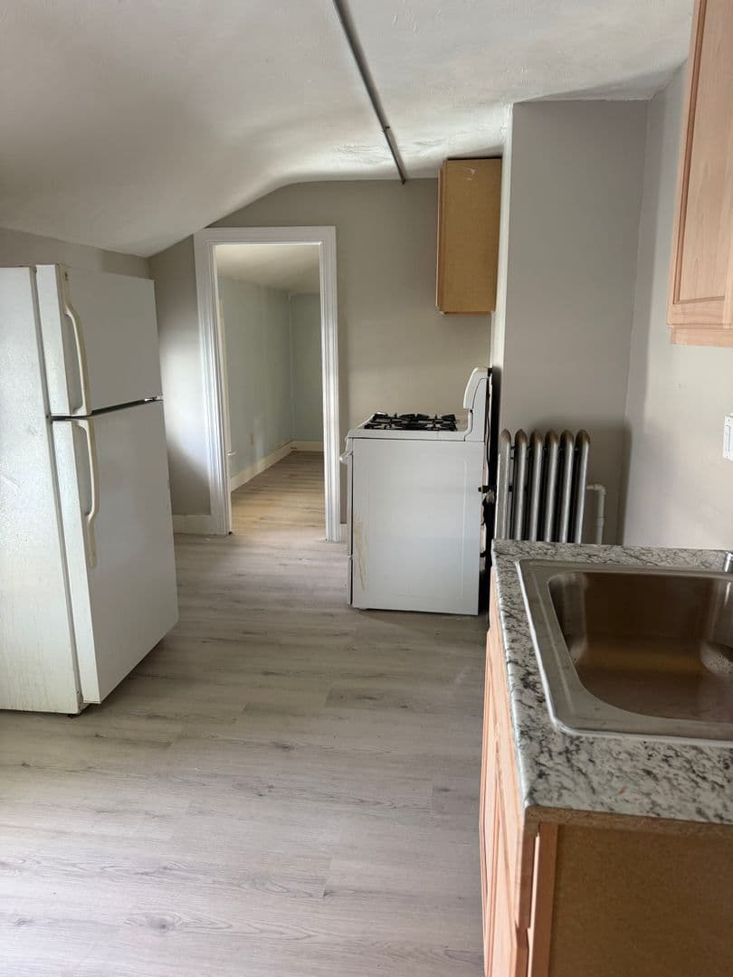 Central Falls Apartment: 19 Jenks