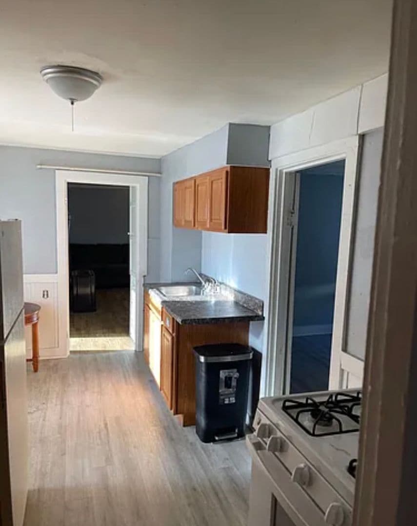 Putnam Apartment: 21 Franklin Street