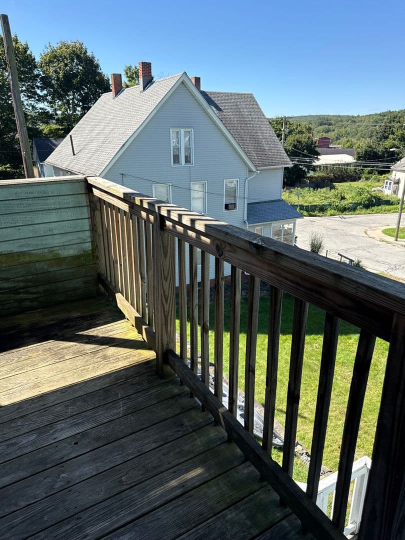 Griswold Apartment: 28 Tracy Avenue