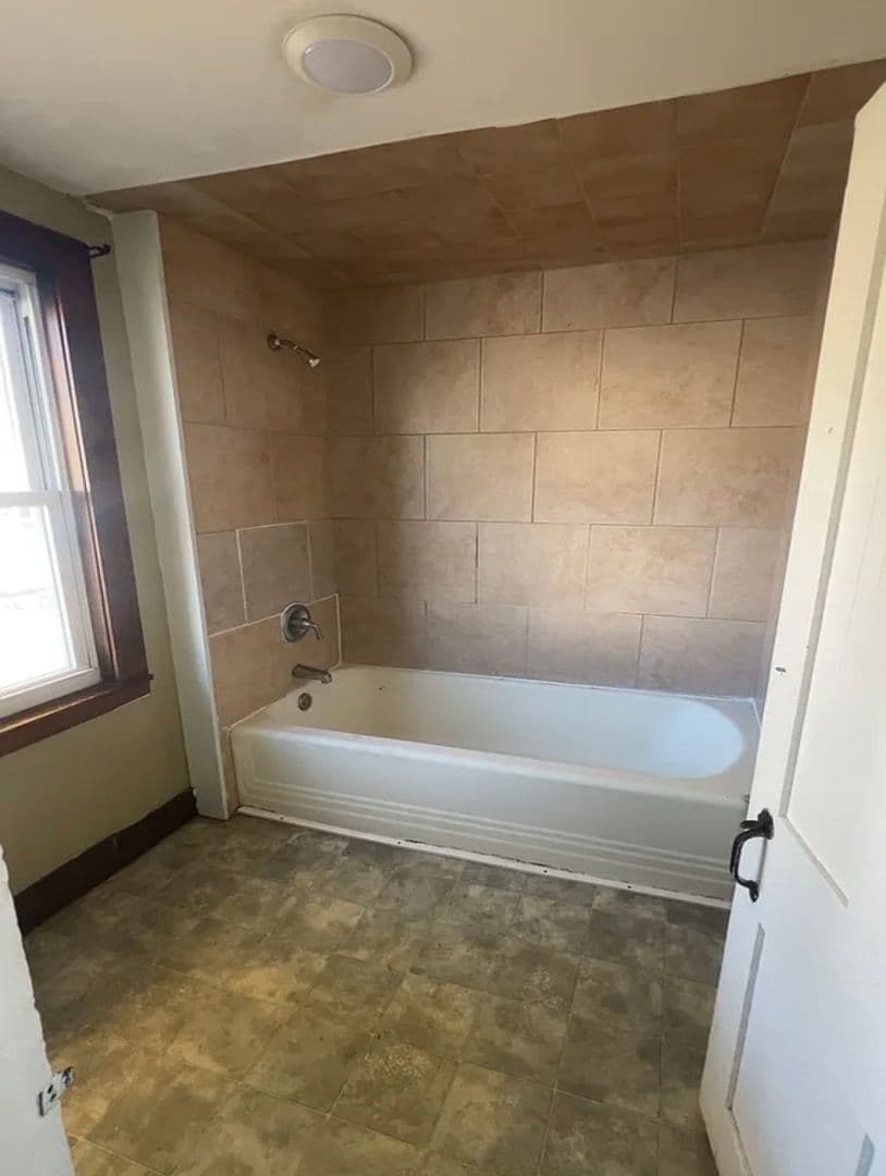 Windham Apartment: 123 Valley Street