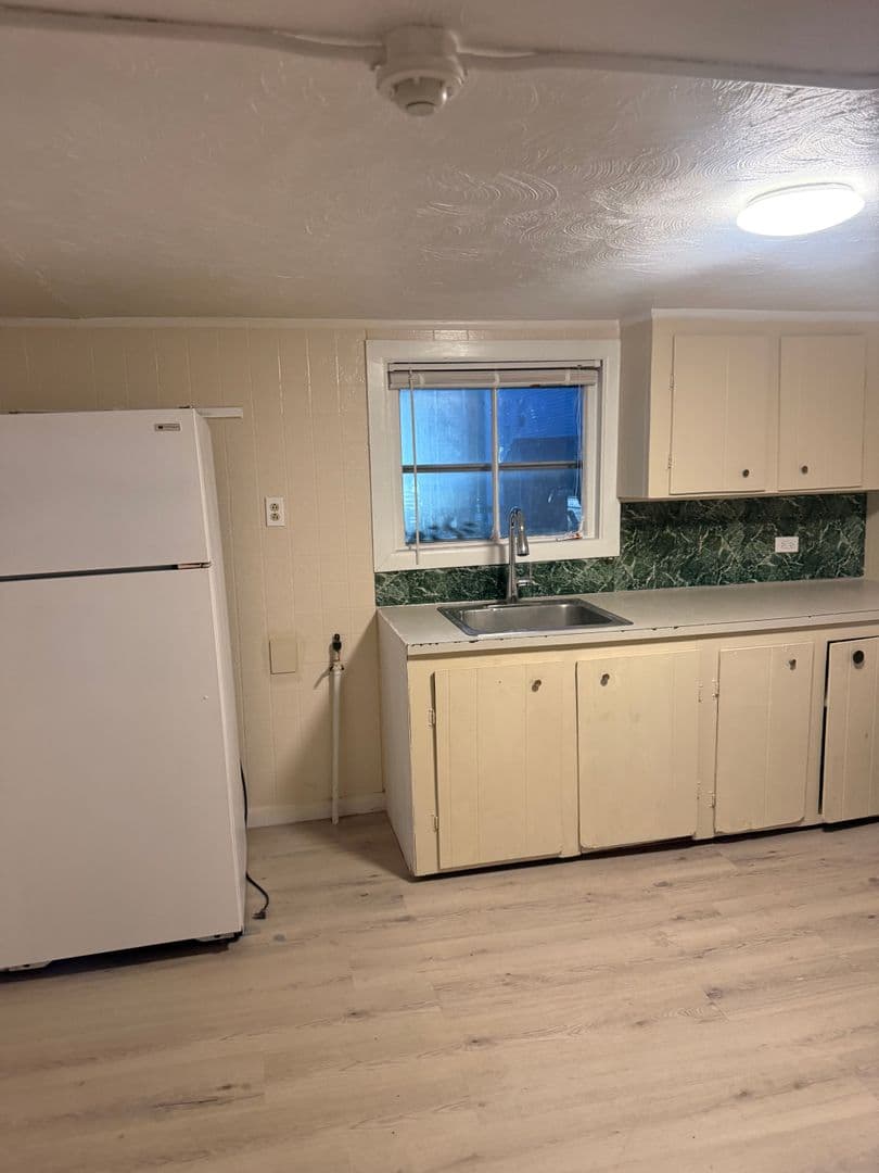 Central Falls Apartment: 19 Jenks