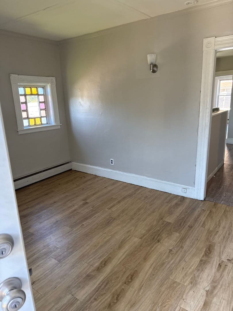 Griswold Apartment: 28 Tracy Avenue