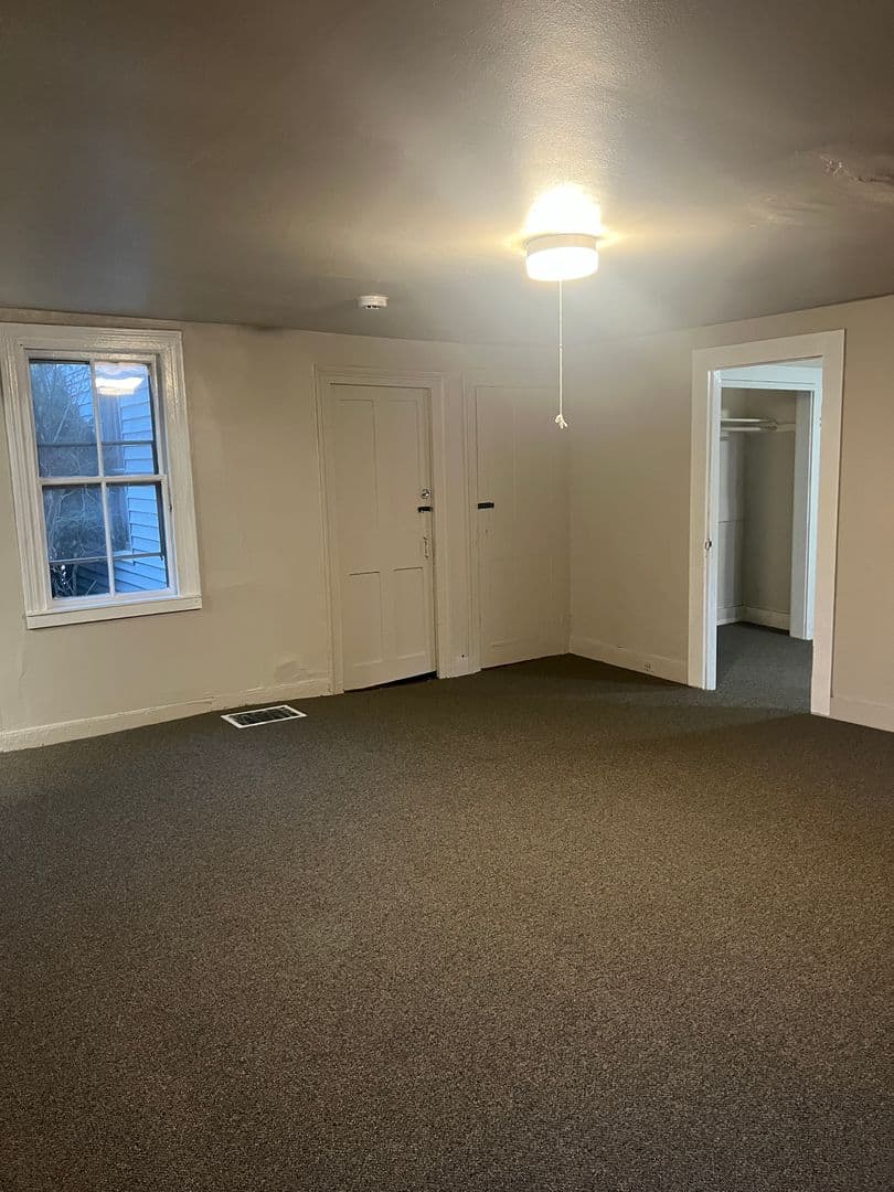 Granby Apartment: 376 Salmon Brook Street