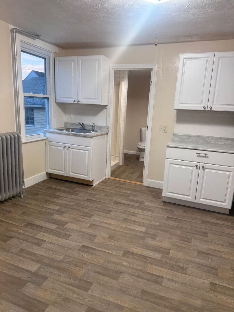 Central Falls Apartment: 19 Jenks