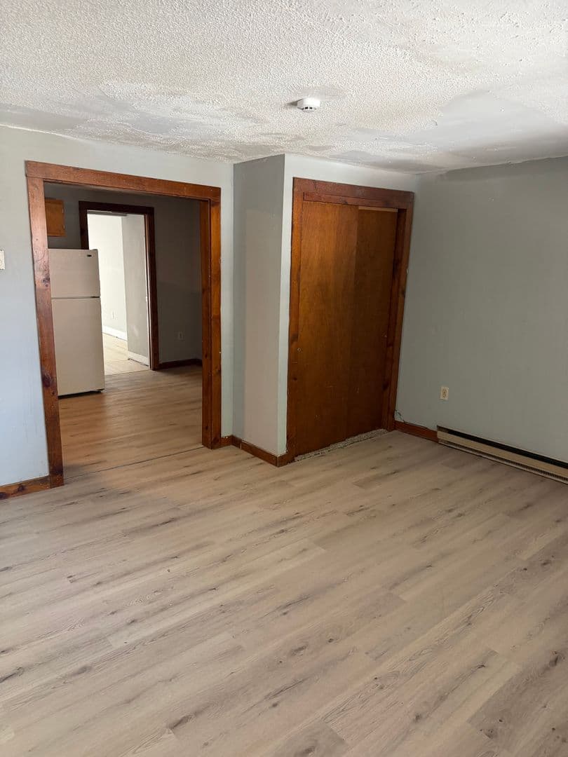 Killingly Apartment: 32 Cottage Street