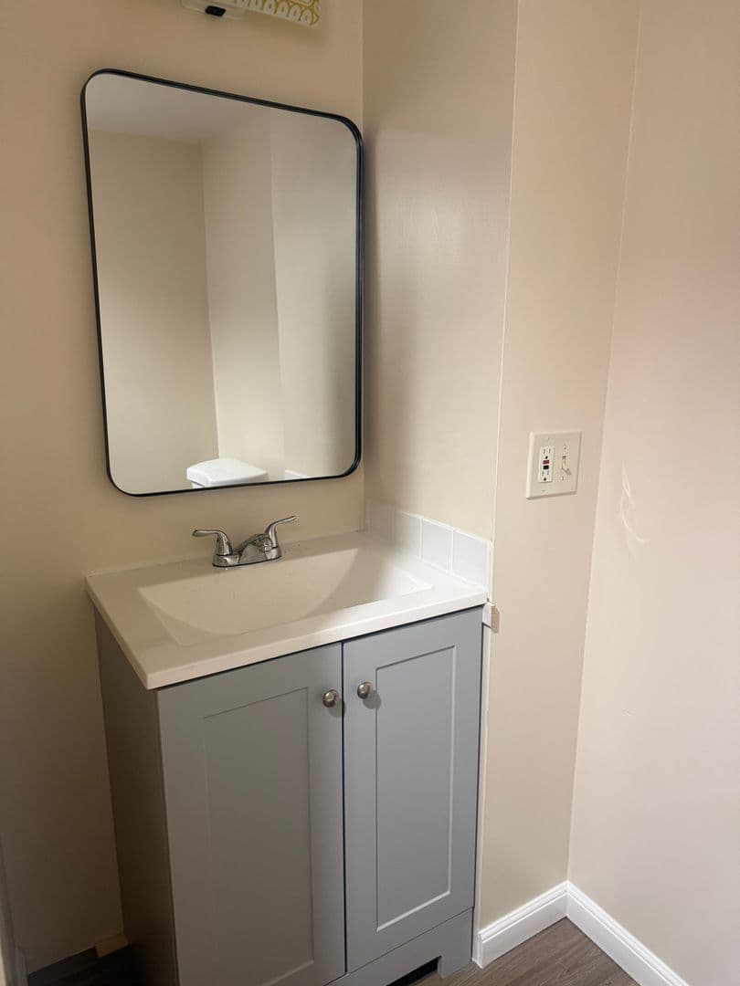 Central Falls Apartment: 19 Jenks