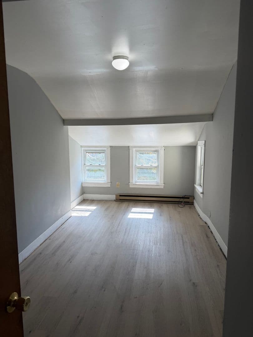 Killingly Apartment: 32 Cottage Street
