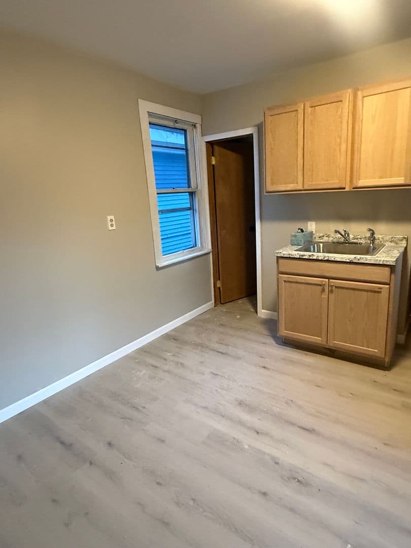 Central Falls Apartment: 19 Jenks
