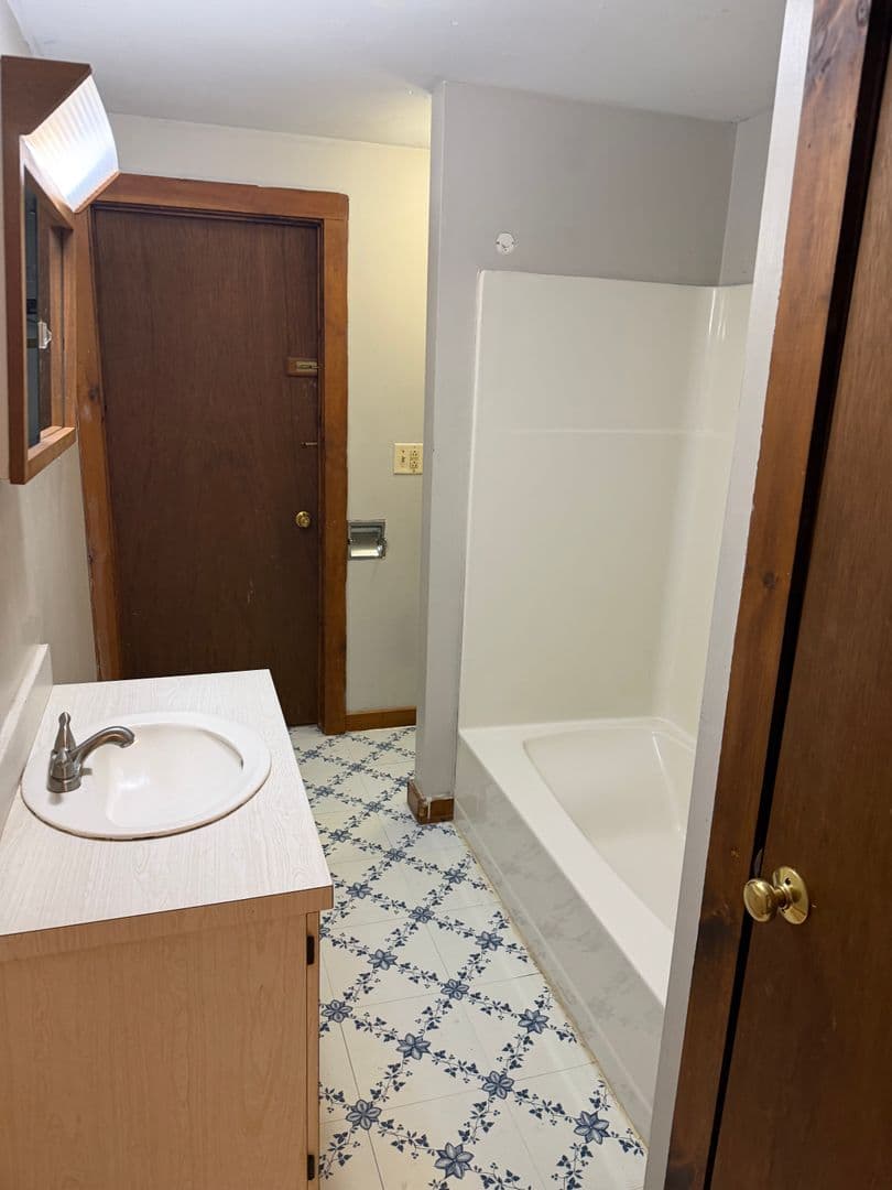 Killingly Apartment: 32 Cottage Street