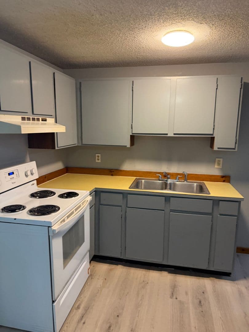 Killingly Apartment: 32 Cottage Street