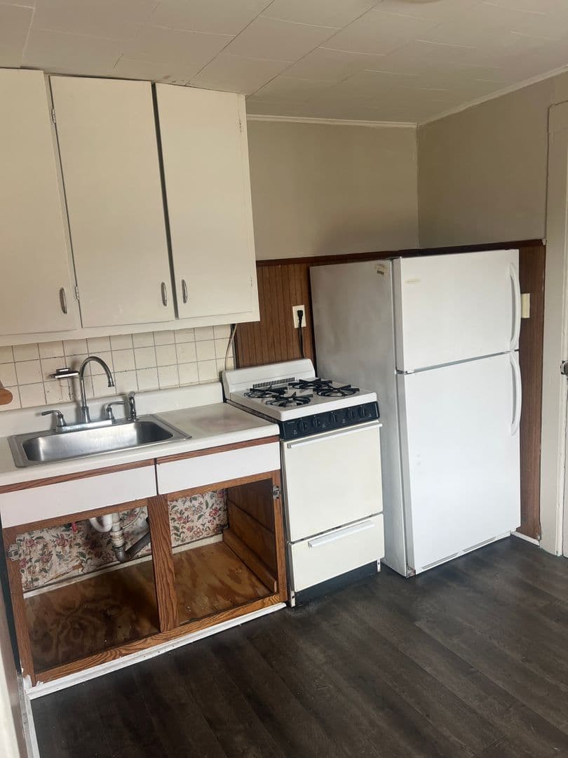 Griswold Apartment: 30 Main Street