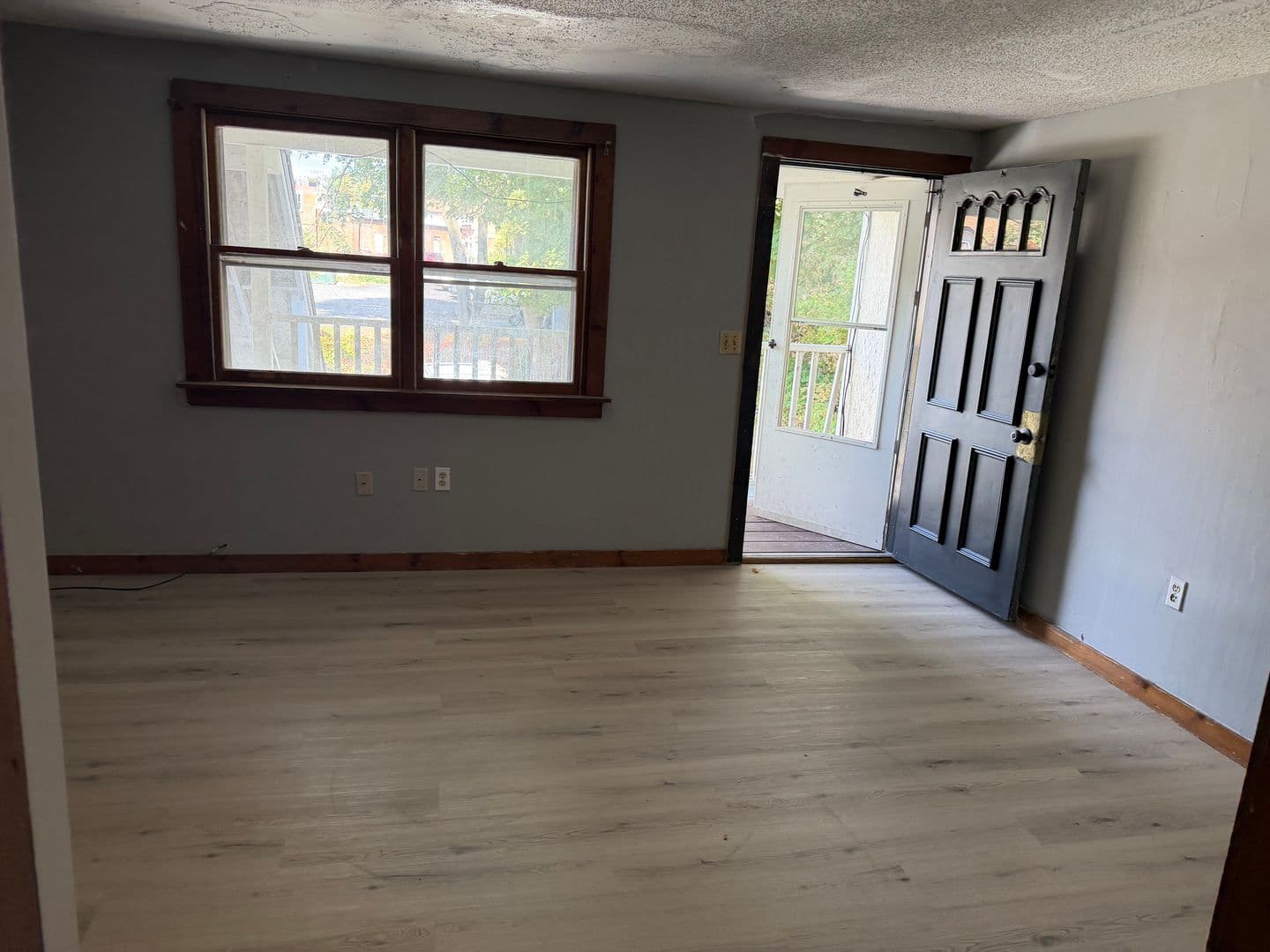 Killingly Apartment: 32 Cottage Street
